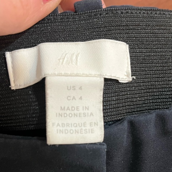 H&M Navy Pants with Stetch Fabric - Picture 3 of 3